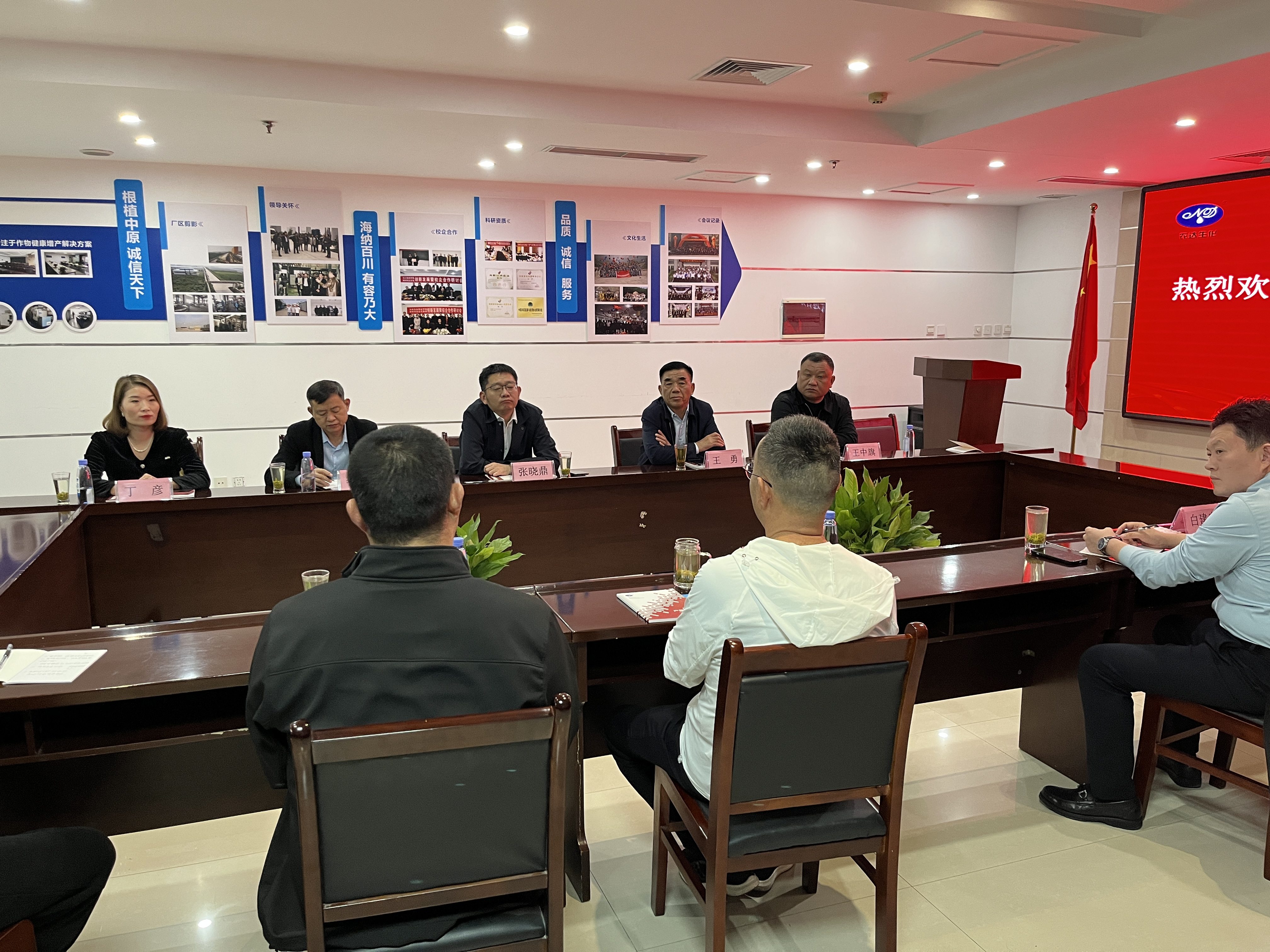 石龍區（qū）領導一行蒞臨鄭州農達生化考察調（diào）研(圖2)