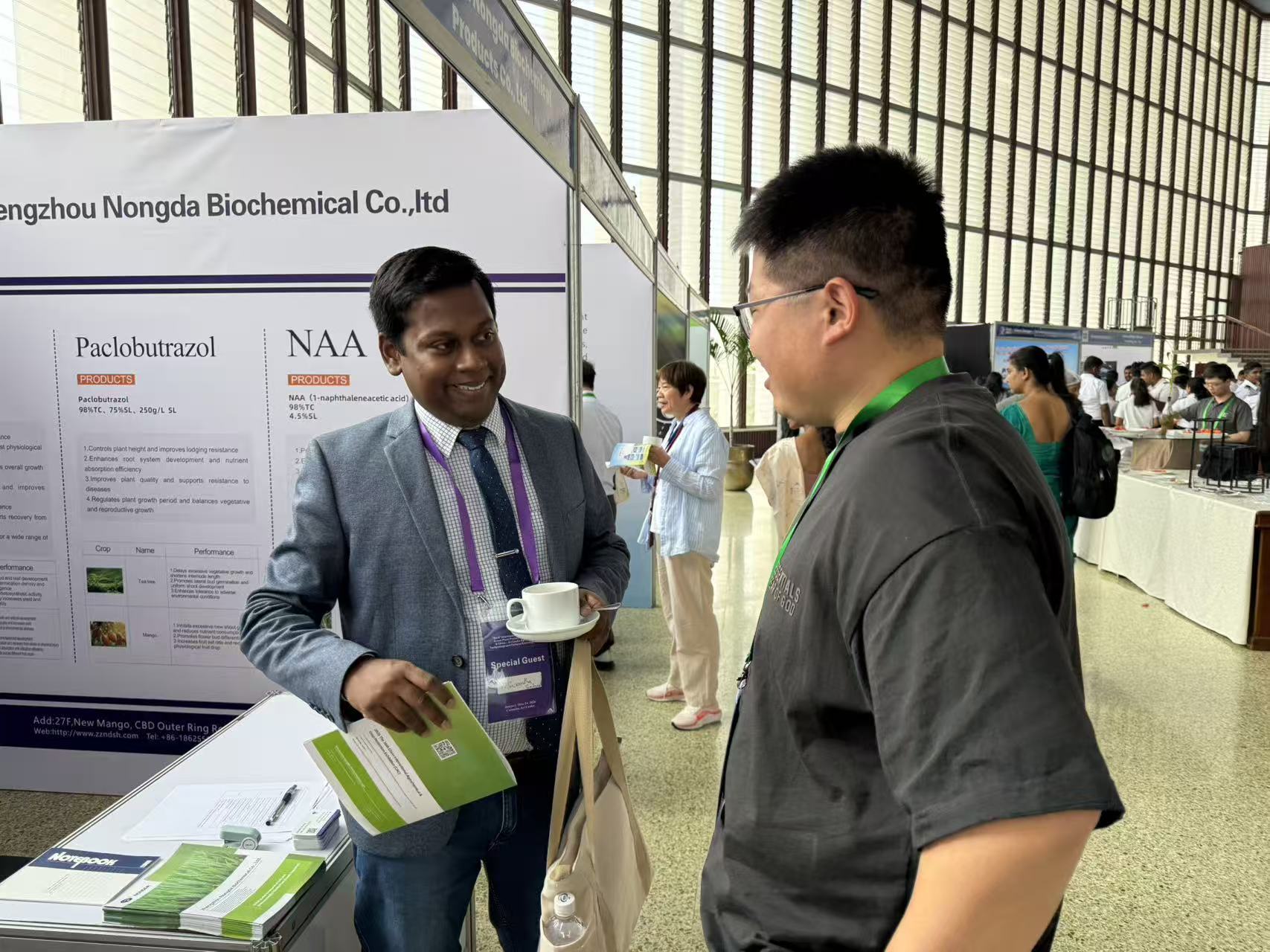 農達的“綠色植保”理念(niàn),正從斯(sī)裏(lǐ)蘭(lán)卡(kǎ)飄向世界!!!(圖(tú)3) 農達(dá)的“綠(lǜ)色植保”理念,正從斯裏蘭卡(kǎ)飄向世界!!!(圖(tú)3)